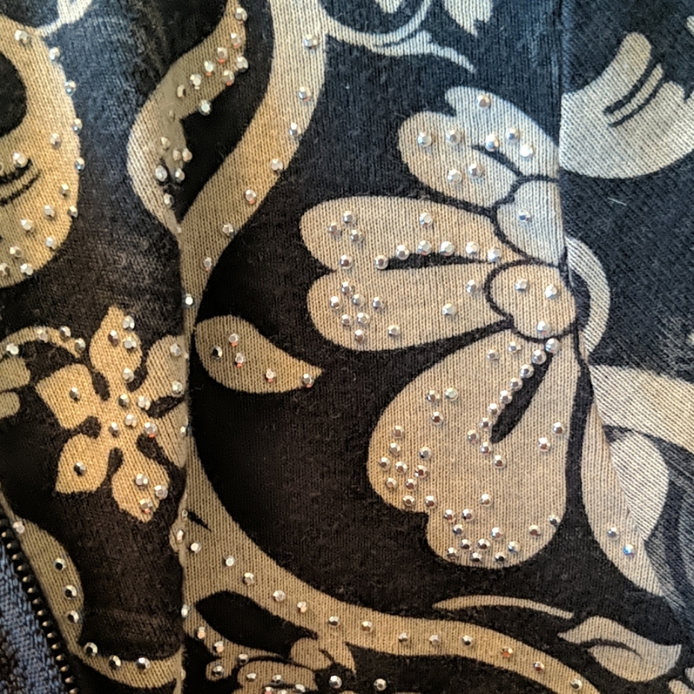 Zip up - Picture 4 of 5